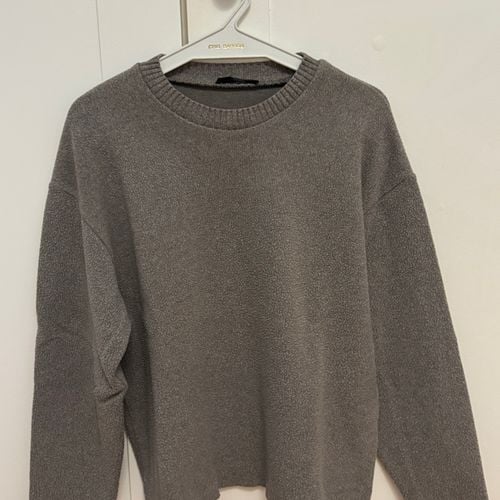 sueter zara cinza p 151768556?action_source=76396&ref=home_home&rsp=1&rspix=1