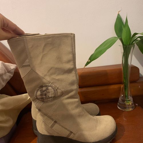 bota plataforma couro camurca bege 34 147626954?action_source=75013&ref=home_home&rsp=1&rspix=1