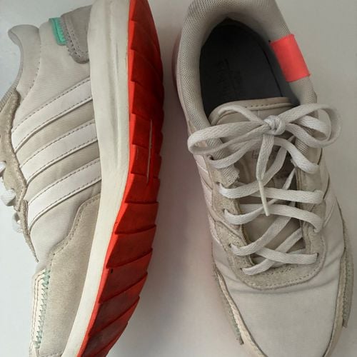 tenis adidas 133094054?action_source=75208&ref=home_home&rsp=1&rspix=1