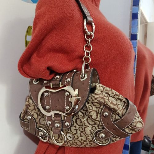 bolsinha vintage guess 135803908?action_source=71545&ref=home_home&rsp=1&rspix=1