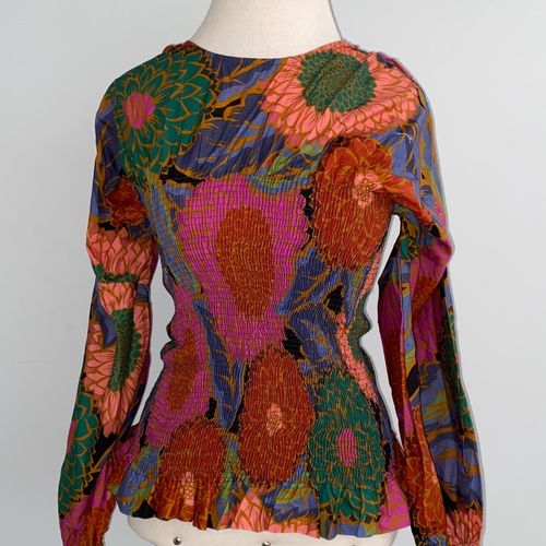 blusa farm floral colorida manga longa m 140761909?action_source=67222&ref=home_home&rsp=1&rspix=1