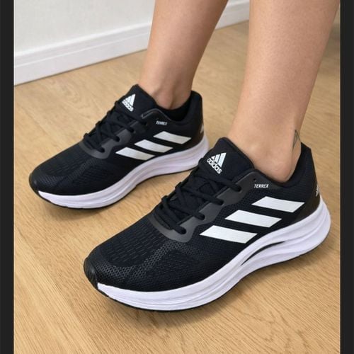 tenis 36 preto e branco unisex 148960722?action_source=75018&ref=home_home&rsp=1&rspix=1