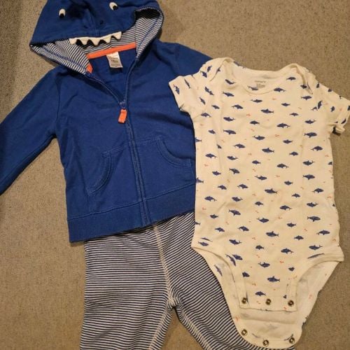 conjunto carters tubarao 18 meses 150723090?action_source=72470&ref=home_home&rsp=1&rspix=1