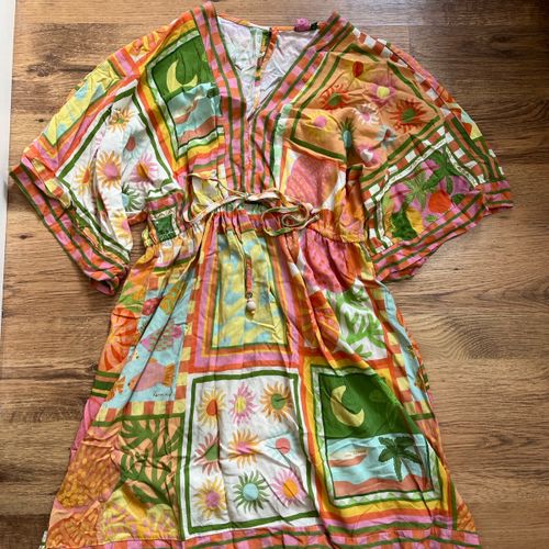 vestido farm estampado acinturado 138858533?action_source=67222&ref=home_home&rsp=1&rspix=1