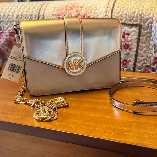 bolsa michael kors carmen dourada 144654241?action_source=64648&ref=home_home&rsp=1&rspix=1