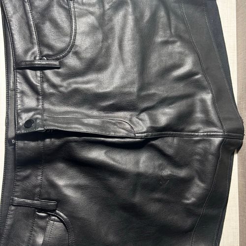 saia de couro 132956901?action_source=69401&ref=home_home&rsp=1&rspix=1