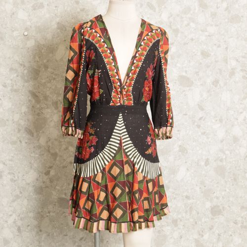 vestido preto floral farm 151705053?action_source=77254&ref=home_home&rsp=1&rspix=1