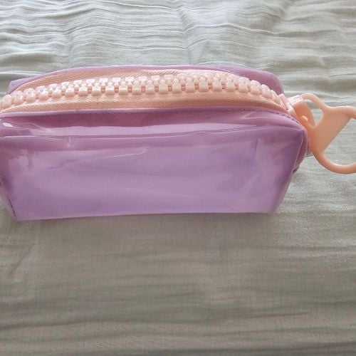 estojo escolar lilas com rosa 134692628?action_source=67388&ref=home_home&rsp=1&rspix=1