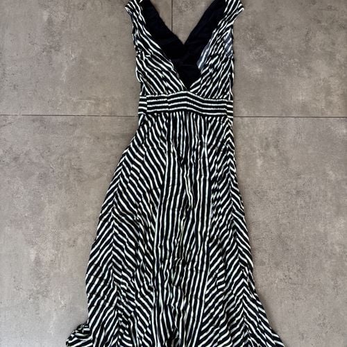 vestido shoulder listrado 42 147260671?action_source=74549&ref=home_home&rsp=1&rspix=1