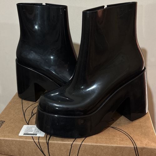 bota melissa nubia ii preta 41 150475428?action_source=76405&ref=home_home&rsp=1&rspix=1