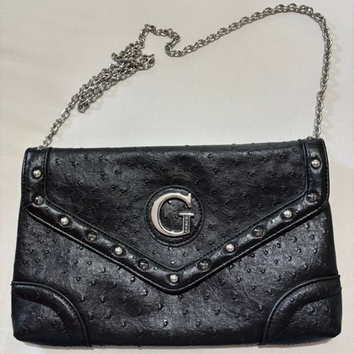 bolsa guess preta com alca de corrente 150079144?action_source=64648&ref=home_home&rsp=1&rspix=1