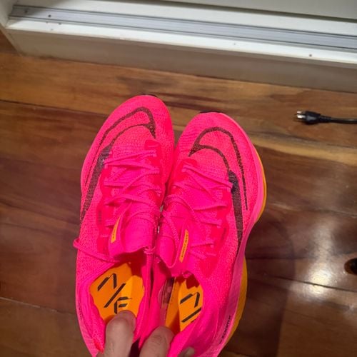 tenis nike de corrida rosa e laranja 150852457?action_source=76035&ref=home_home&rsp=1&rspix=1