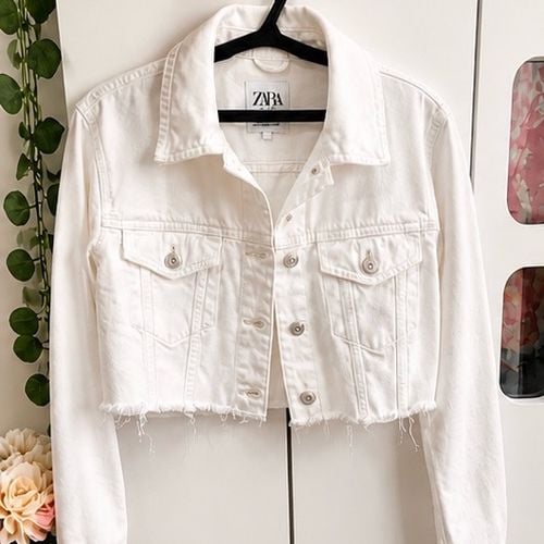 jaqueta zara cropped branca 141685151?action_source=71711&ref=home_home&rsp=1&rspix=1