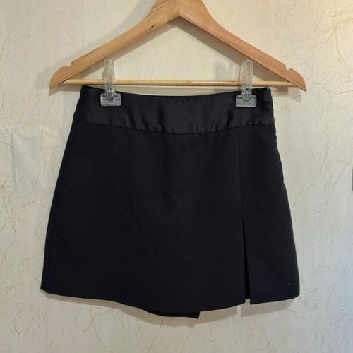 saia shorts zara preta p 146941847?action_source=75772&ref=home_home&rsp=1&rspix=1