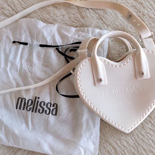 bolsa melissa heart bag branca 150727730?action_source=76405&ref=home_home&rsp=1&rspix=1