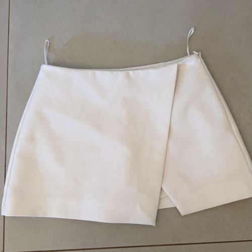 short saia zara branca pp 153413651?action_source=76396&ref=home_home&rsp=1&rspix=1