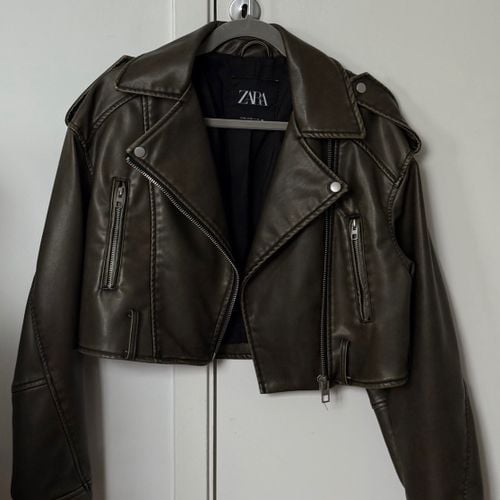 jaqueta zara couro 152002575?action_source=75772&ref=home_home&rsp=1&rspix=1