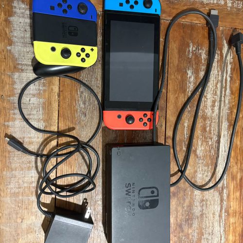 nintendo switch v2 com 2 joycons extras