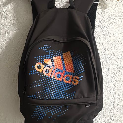 mochila adidas 132859120?action_source=67388&ref=home_home&rsp=1&rspix=1