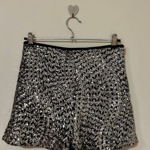 short zara paete tamanho m 151998594?action_source=76396&ref=home_home&rsp=1&rspix=1