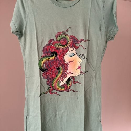 camiseta ed hardy medusa 126326833?action_source=72140&ref=home_home&rsp=1&rspix=1