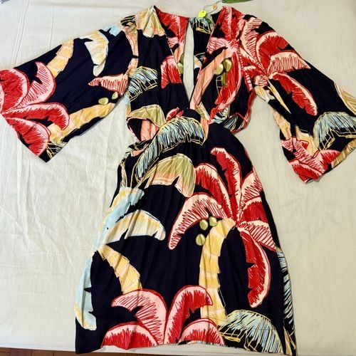 vestido estampado farm 128231217?action_source=67222&ref=home_home&rsp=1&rspix=1