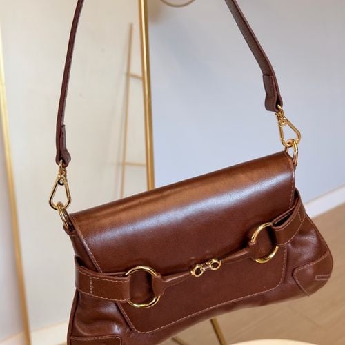 bolsa de ombro pequena marrom 139879737?action_source=67222&ref=home_home&rsp=1&rspix=1