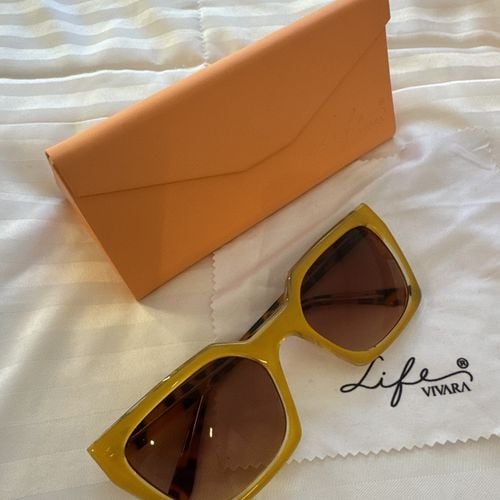 oculos de sol vivara retangular amarelo 148825647?action_source=67326&ref=home_home&rsp=1&rspix=1