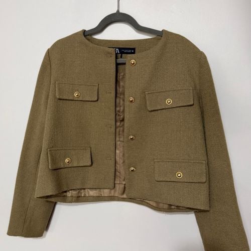 casaqueto zara verde gg 152117979?action_source=77124&ref=home_home&rsp=1&rspix=1