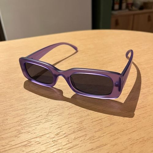 oculos de sol bershka 116347616?action_source=69599&ref=home_home&rsp=1&rspix=1