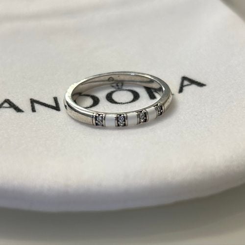 pandora anel 118807157?action_source=67326&ref=home_home&rsp=1&rspix=1
