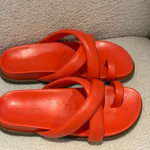 chinelao schutz 135150901?action_source=68477&ref=home_home&rsp=1&rspix=1