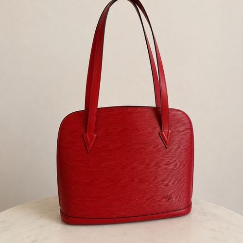 bolsa louis vuitton lussac epi vermelha 145088246?action_source=64648&ref=home_home&rsp=1&rspix=1