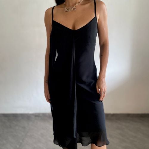 slip dress preto em crepe feminino 134734109?action_source=68477&ref=home_home&rsp=1&rspix=1