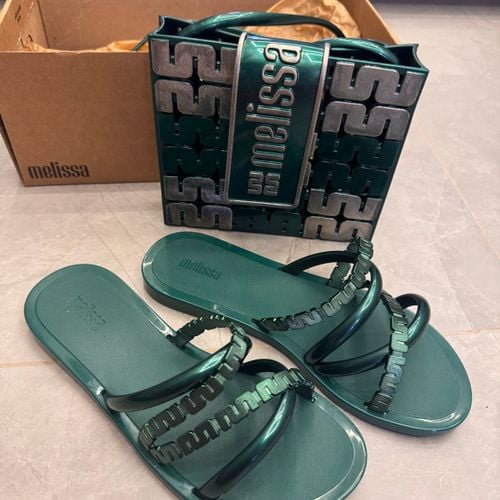 sandalia melissa bolsa verde 33 34 149651839?action_source=76405&ref=home_home&rsp=1&rspix=1