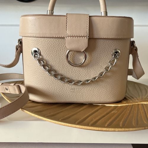 bolsa tiracolo couro karinne pequena latte 138974107?action_source=72470&ref=home_home&rsp=1&rspix=1