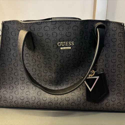 bolsa guess transversal grafite 135891435?action_source=77090&ref=home_home&rsp=1&rspix=1