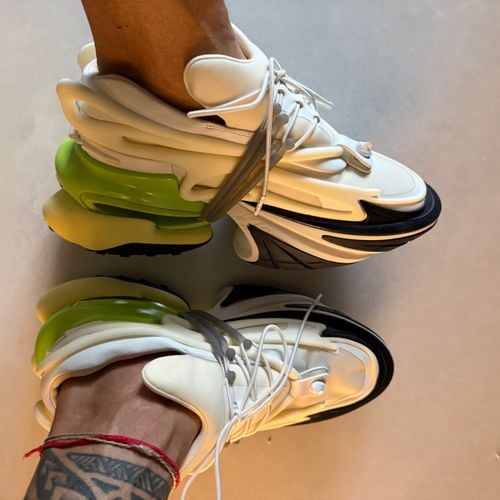 tenis balmain unicorn branco neon 149811198?action_source=76398&ref=home_home&rsp=1&rspix=1