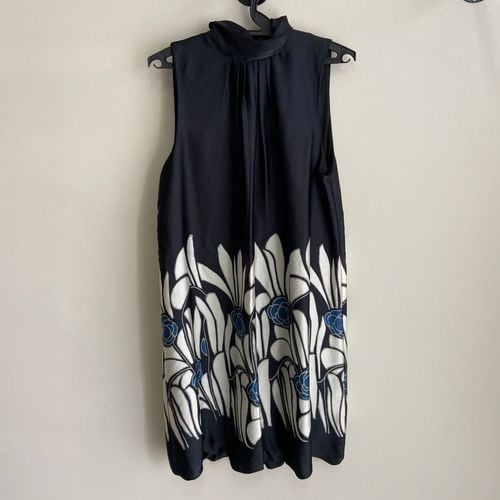 vestido zara cetim estampado g 151295104?action_source=76596&ref=home_home&rsp=1&rspix=1