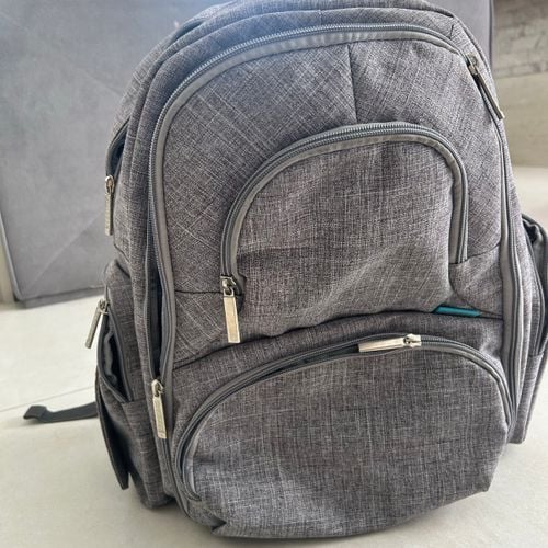 mochila maternidade cinza super espacosa 131981919?action_source=67388&ref=home_home&rsp=1&rspix=1