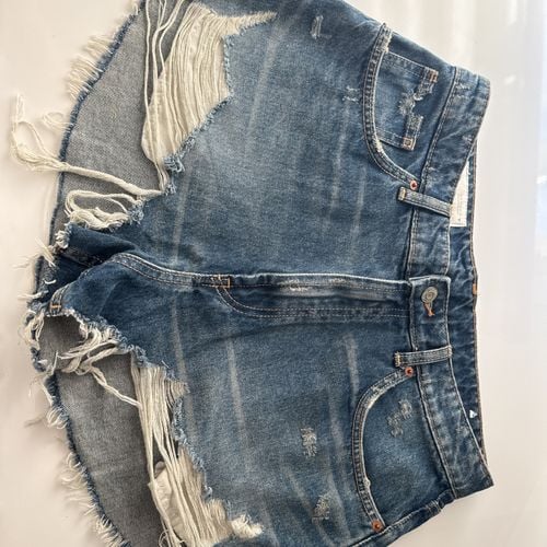 shorts jeans zara destroyed azul 149154601?action_source=67222&ref=home_home&rsp=1&rspix=1