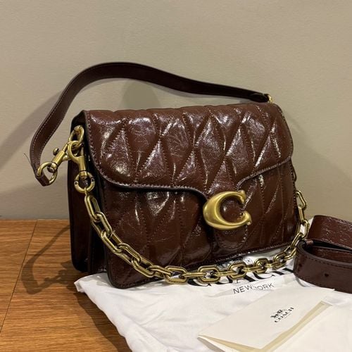 bolsa coach pillow tabby marrom 146097776?action_source=72470&ref=home_home&rsp=1&rspix=1