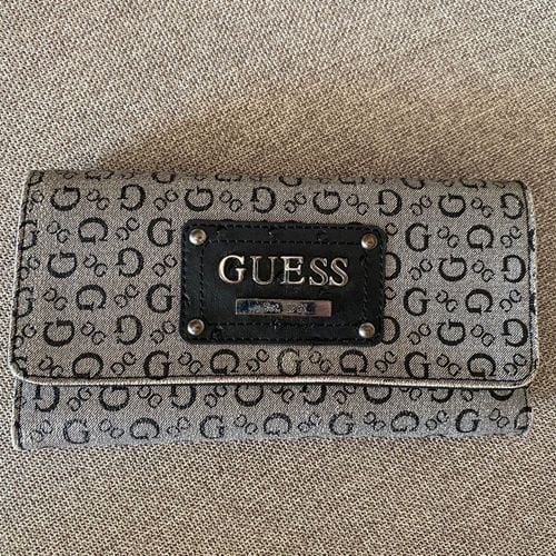 carteira guess cinza e preta 102847446?action_source=77090&ref=home_home&rsp=1&rspix=1