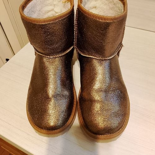 bota inspiracao metallic sparkle ugg bronze veste 36 a 38 forrada de pelo bem quentinha e leve 144553481?action_source=72965&ref=home_home&rsp=1&rspix=1