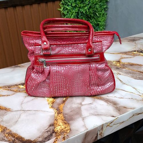 bolsa feminina vermelha cintilante 142314619?action_source=72470&ref=home_home&rsp=1&rspix=1