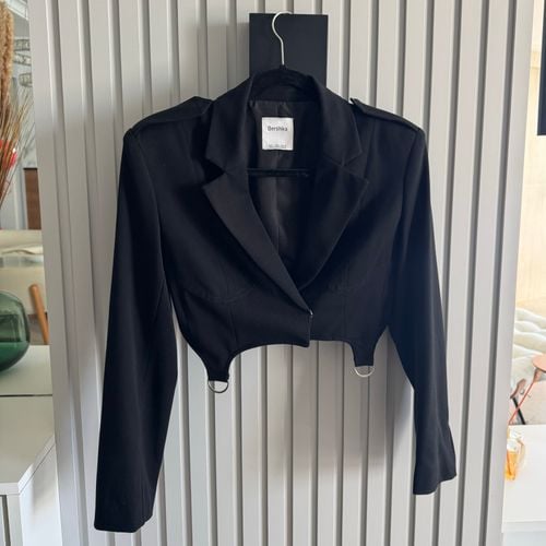 blazer cropped bershka 139629149?action_source=69599&ref=home_home&rsp=1&rspix=1