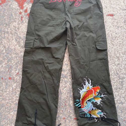 calca ed hardy cargo bordada feminina 143589128?action_source=72701&ref=home_home&rsp=1&rspix=1