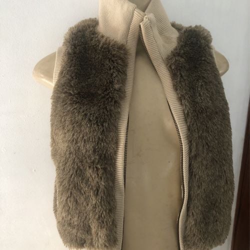 colete farm bege com pelos 138909233?action_source=70522&ref=home_home&rsp=1&rspix=1