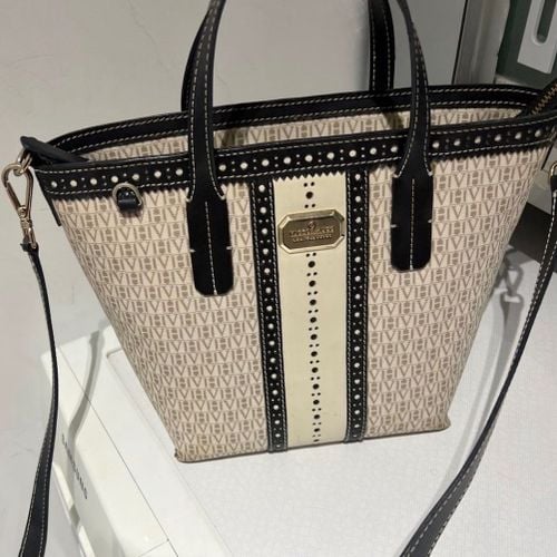 bolsa victor hugo vivatti bege e preta 147757852?action_source=72470&ref=home_home&rsp=1&rspix=1