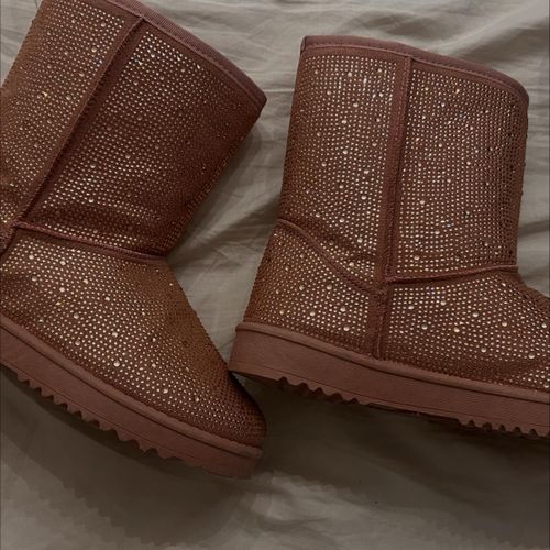 bota inverno rosa com brilhos 133224508?action_source=71711&ref=home_home&rsp=1&rspix=1